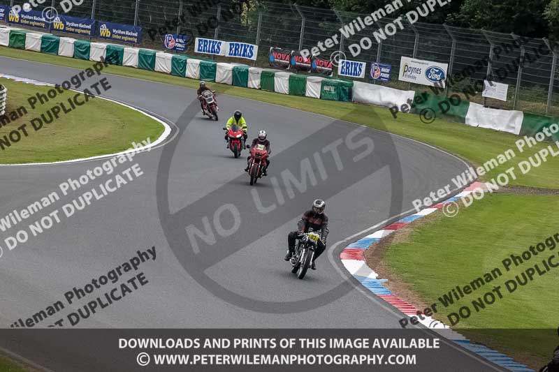 Vintage motorcycle club;eventdigitalimages;mallory park;mallory park trackday photographs;no limits trackdays;peter wileman photography;trackday digital images;trackday photos;vmcc festival 1000 bikes photographs